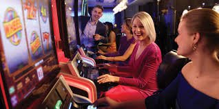Evolution Gaming live blackjack table with dealer and live stream interface